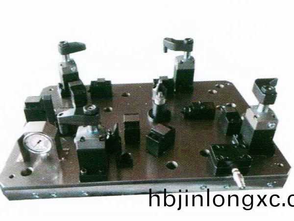 齒(chi)輪室(shi)罩(zhao)蓋(gai)液壓裌具